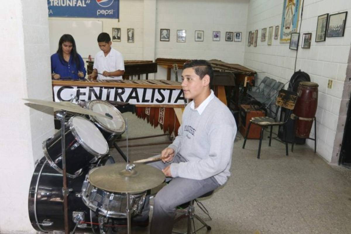 Con clases festejan 141 años del Instituto Central Vicente Cáceres