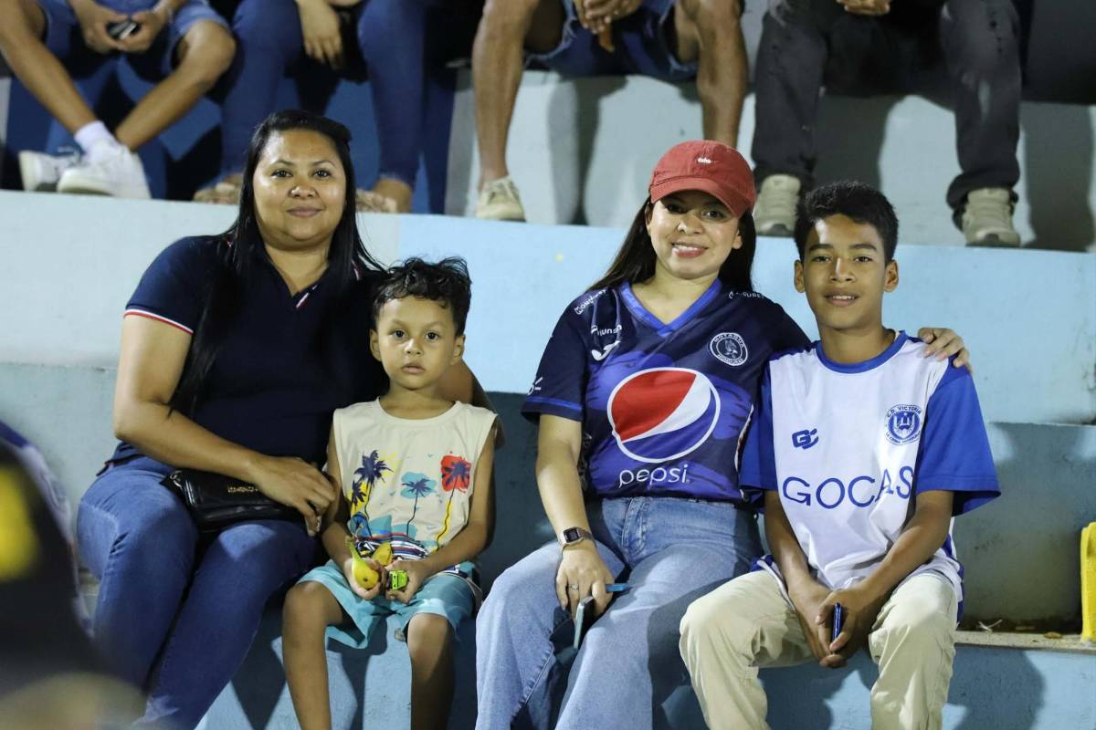 En fotos: Pelinegra deslumbra, La Ceiba se viste de gala y el show de Motagua ante Victoria