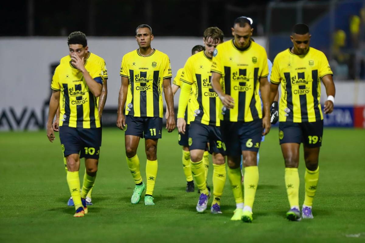 Exdirectivo de Real España fue a encarar a Jeaustin Campos en pleno partido ante LAFC