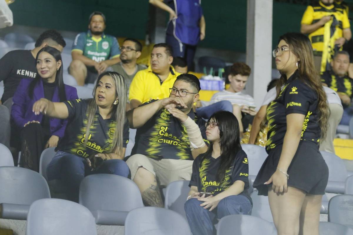 Exfutbolistas hondureños y bellas chicas sorprenden en la previa del clásico sampedrano