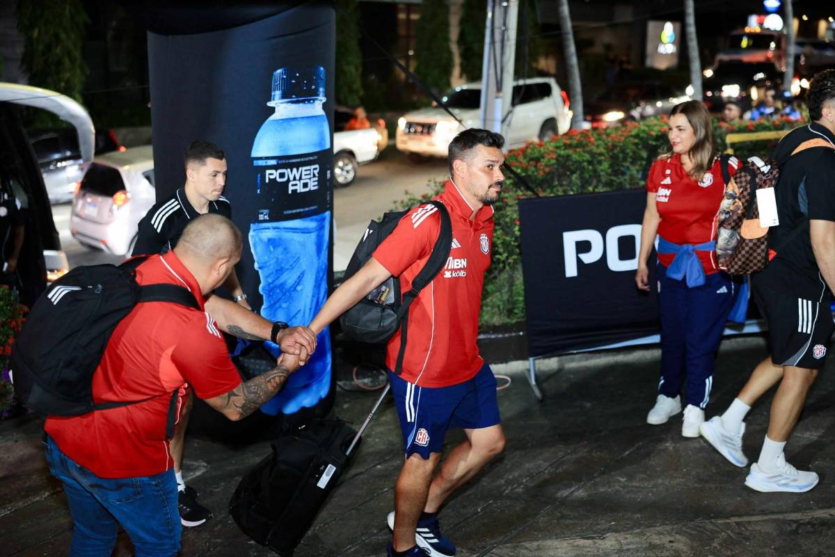 ¿Quién es la guapa dama que viajó con selección de Costa Rica a Honduras?