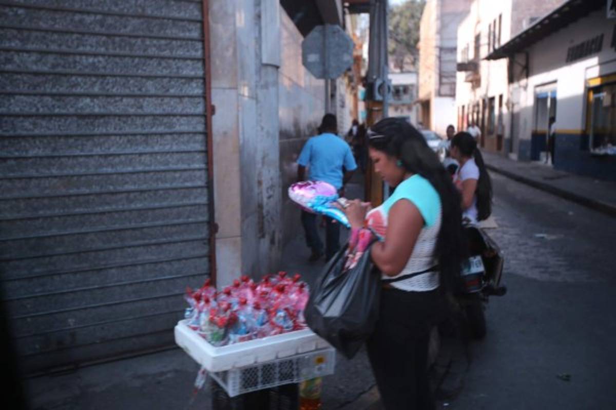 Ambiente festivo en el centro de Tegucigalpa con miras al Día de la Madre