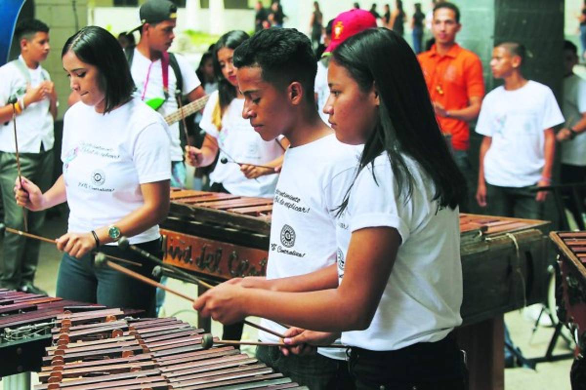 Derroche de gala, energía y talento en el 140 aniversario centralista