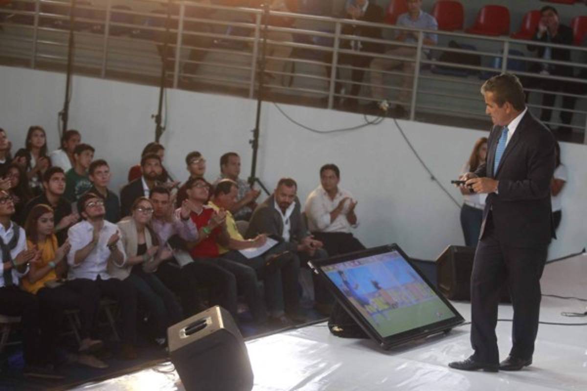 Jorge Luis Pinto y su fin de semana ajetreado