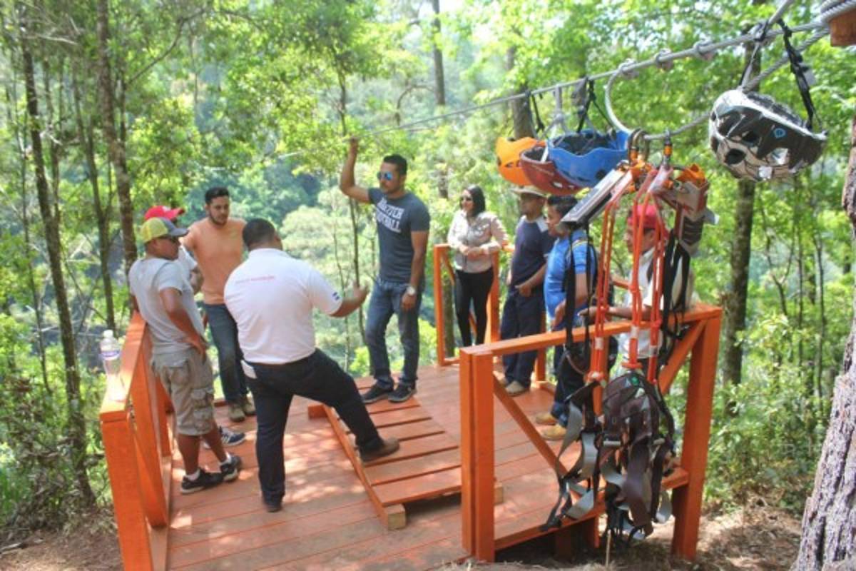 Impresionantes cascadas y mega canopy ofrece La Paz a turistas