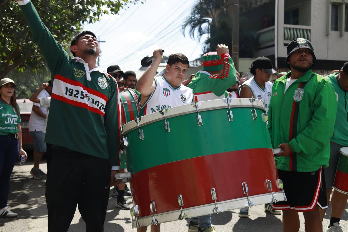 Leyenda sorprende, hermandad entre aficionados y la bella rubia en el clásico Marathón-Real España