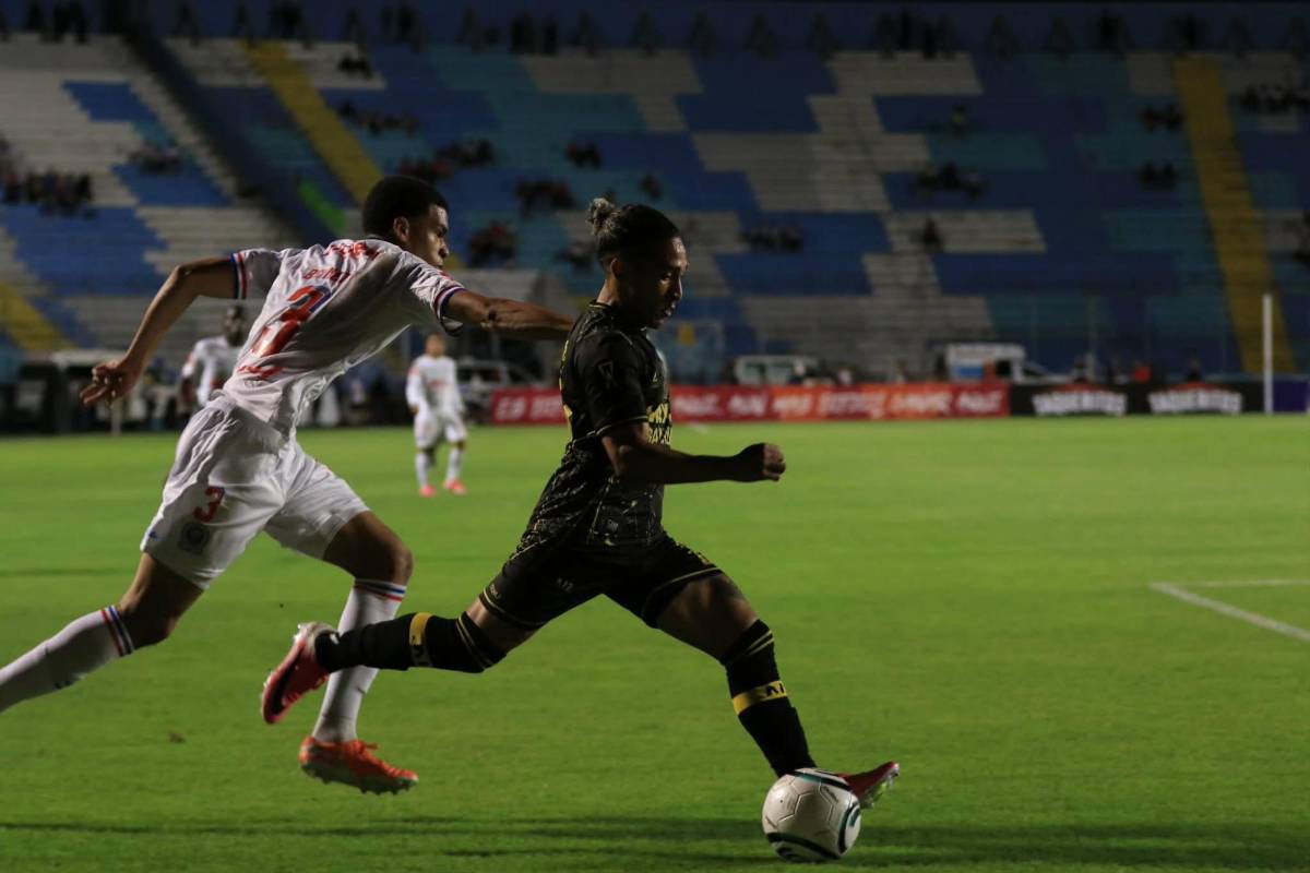 Polémica arbitral, sorprende héroe de Olimpia y sufrimiento ante Mixco en Copa Centroamericana