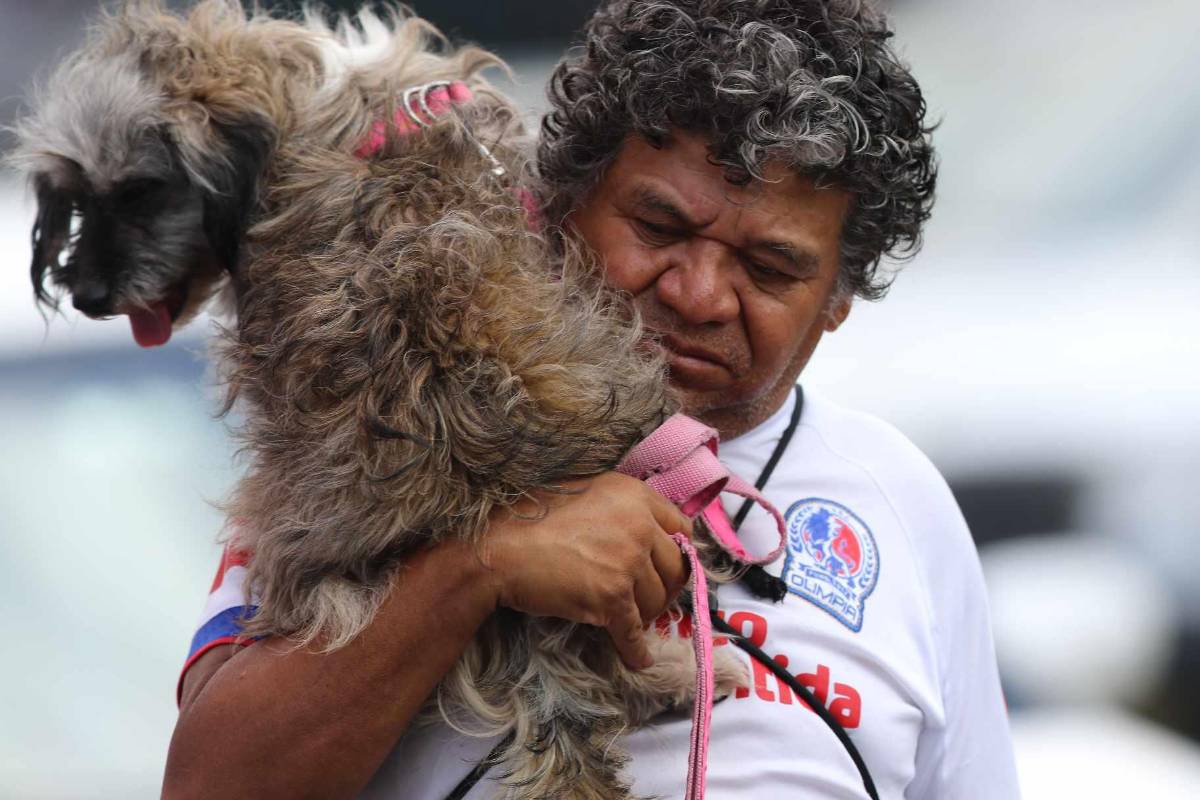 Recibimiento hostil, jugadores llegan de civil y fiesta olimpista previo a final ante Real España