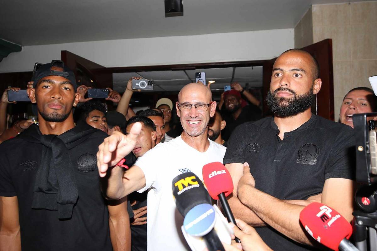 ¡Alegría de Espinel y selfie de Edwin! Banderazo de la Ultra Fiel a Olimpia previo a la gran final