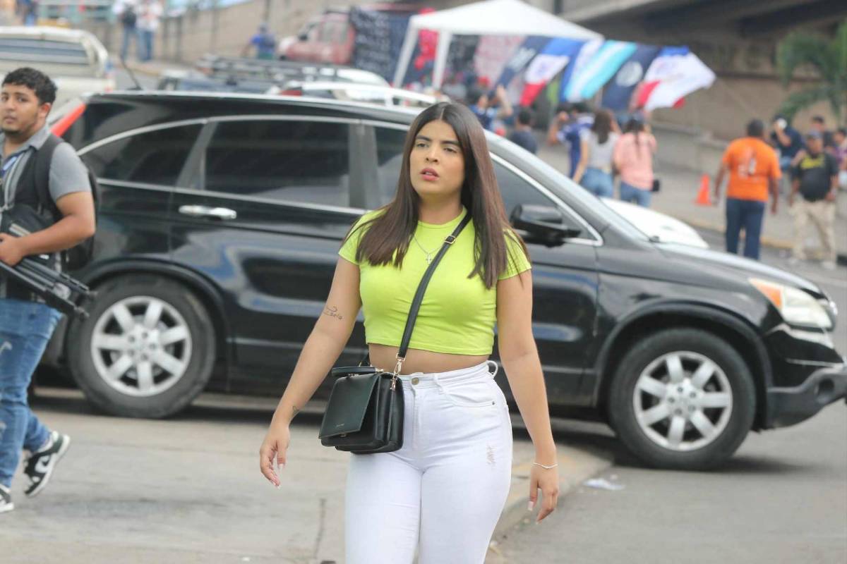 Las bellas chicas que se robaron  miradas en el clásico capitalino entre Motagua y Olimpia