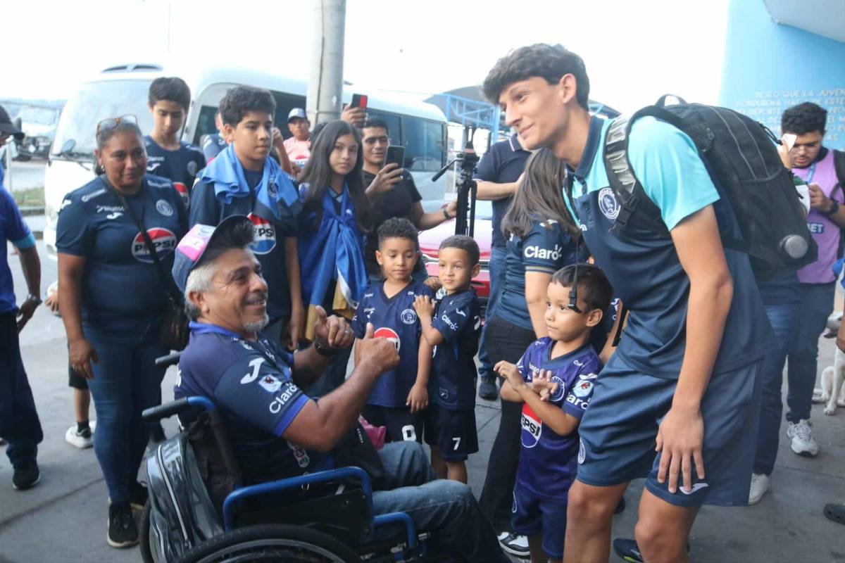 Sorpresa con lo que hizo Mathías Vázquez, lindas chicas y ambientazo previo al Motagua vs Génesis Sorpresa con lo que hizo Mathías Vázquez, lindas chicas y ambientazo previo al Motagua vs Génesis