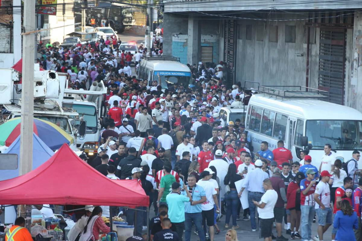 Filas interminables, leyenda del Olimpia sorprende y Marathón no estará solo en la final de Liga Nacional