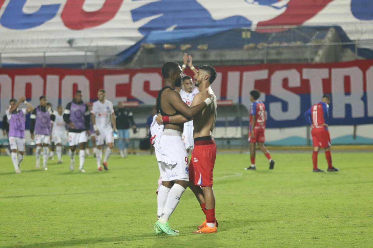 Debut en Olimpia, bronca de Xelajú, lo que hizo Nasralla y fiesta por la clasificación en Concacaf