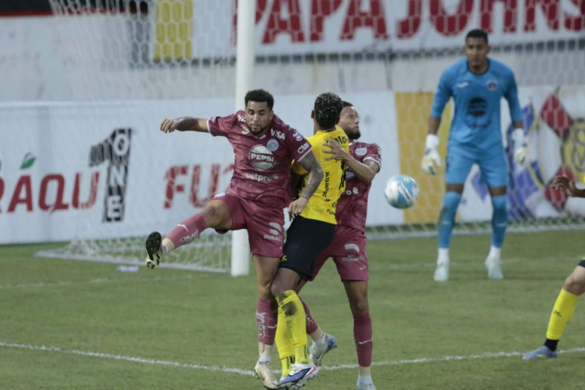 Periodista enamora, argentino sorprende, pleito de aficionados y héroe de Real España ante Motagua