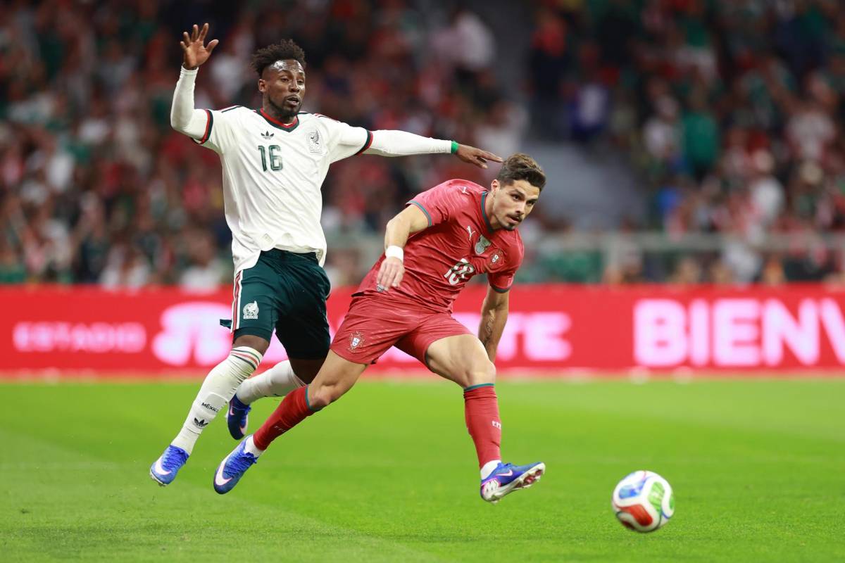 Un hombre muere al caer en la zona de palcos en la reapertura del Estadio Azteca