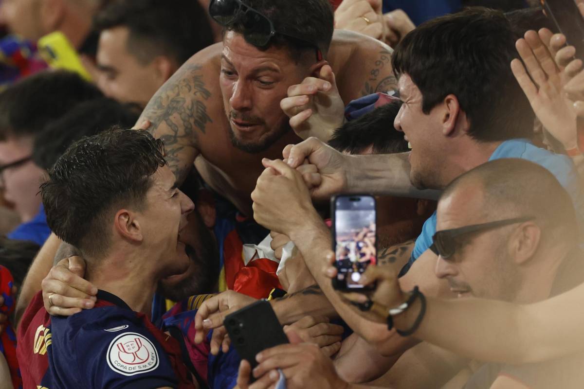 El campeón celebra como quiere: Show de Lamine, aficionados eufóricos y Barcelona levantó la copa El campeón celebra como quiere: Show de Lamine, aficionados eufóricos y Barcelona levantó la copa