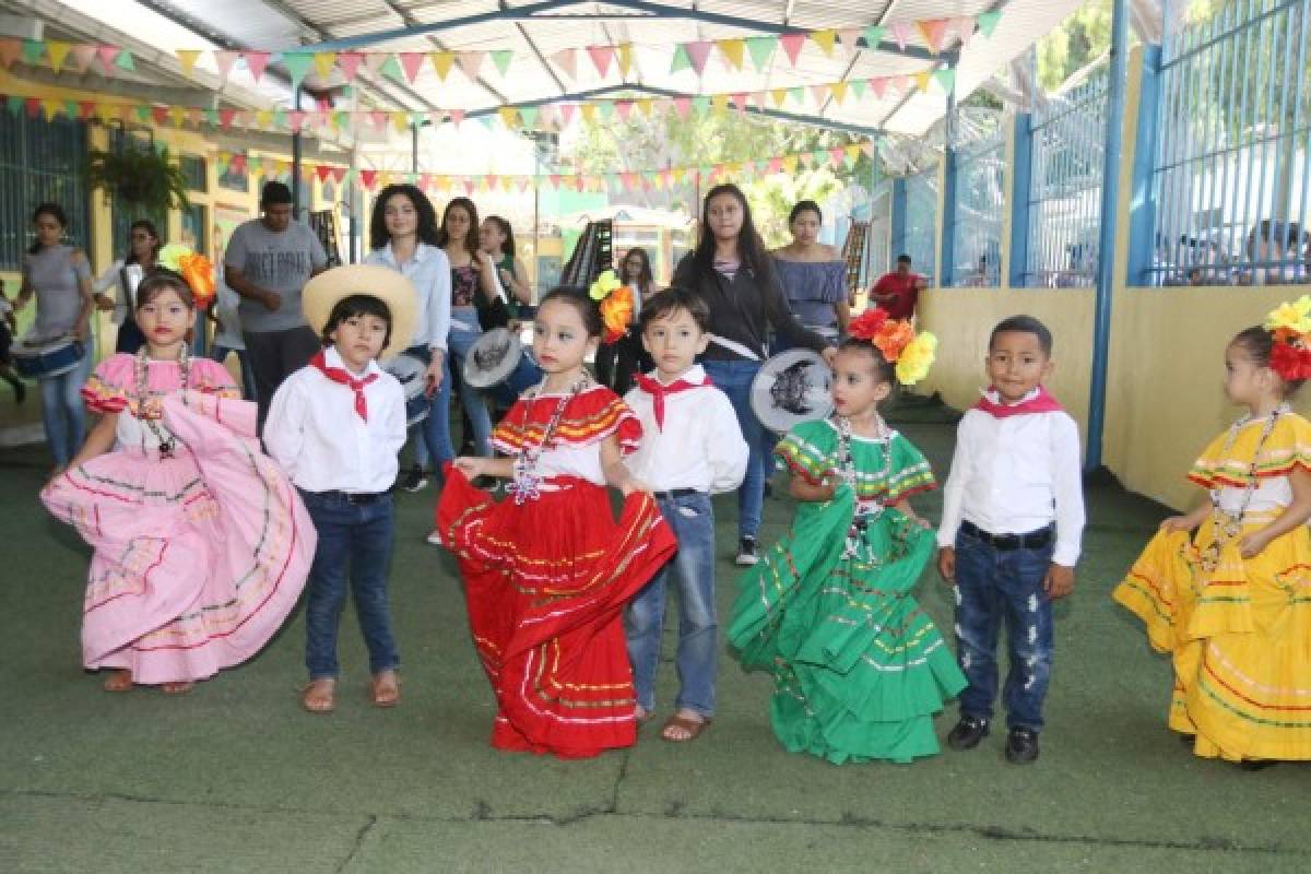 Honduras recibe primeros honores de parte de sus hijos más pequeños