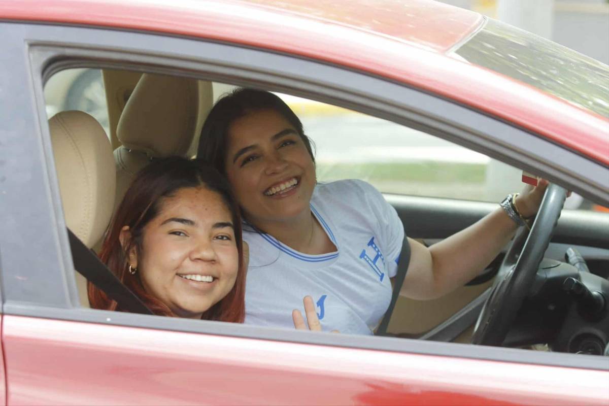 Honduras vs Costa Rica: Las lindas chicas que engalanan la previa del partido en el Morazán