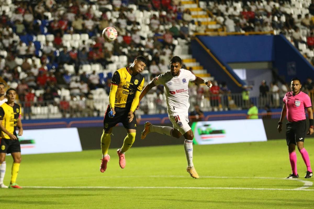 Jugador sacado en ambulancia, MVP de Olimpia y tristeza de Real España tras perder invicto