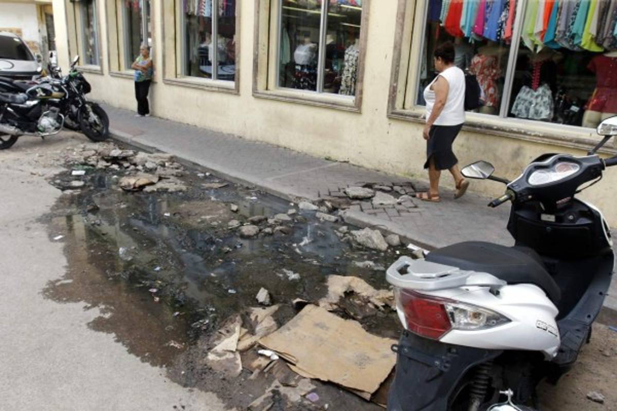 Centro de Tegucigalpa está lleno de baches y sin atractivo al turismo