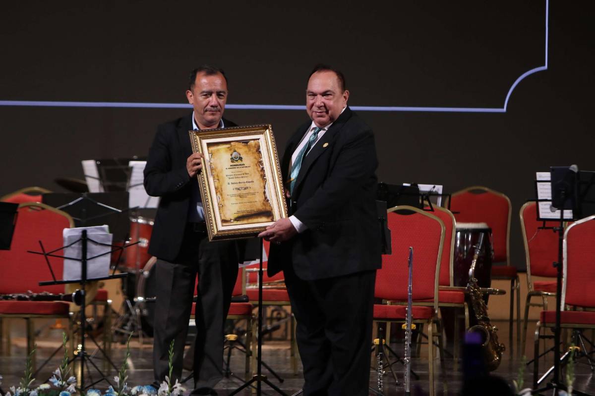 Reconocen trayectoria de loables hondureños