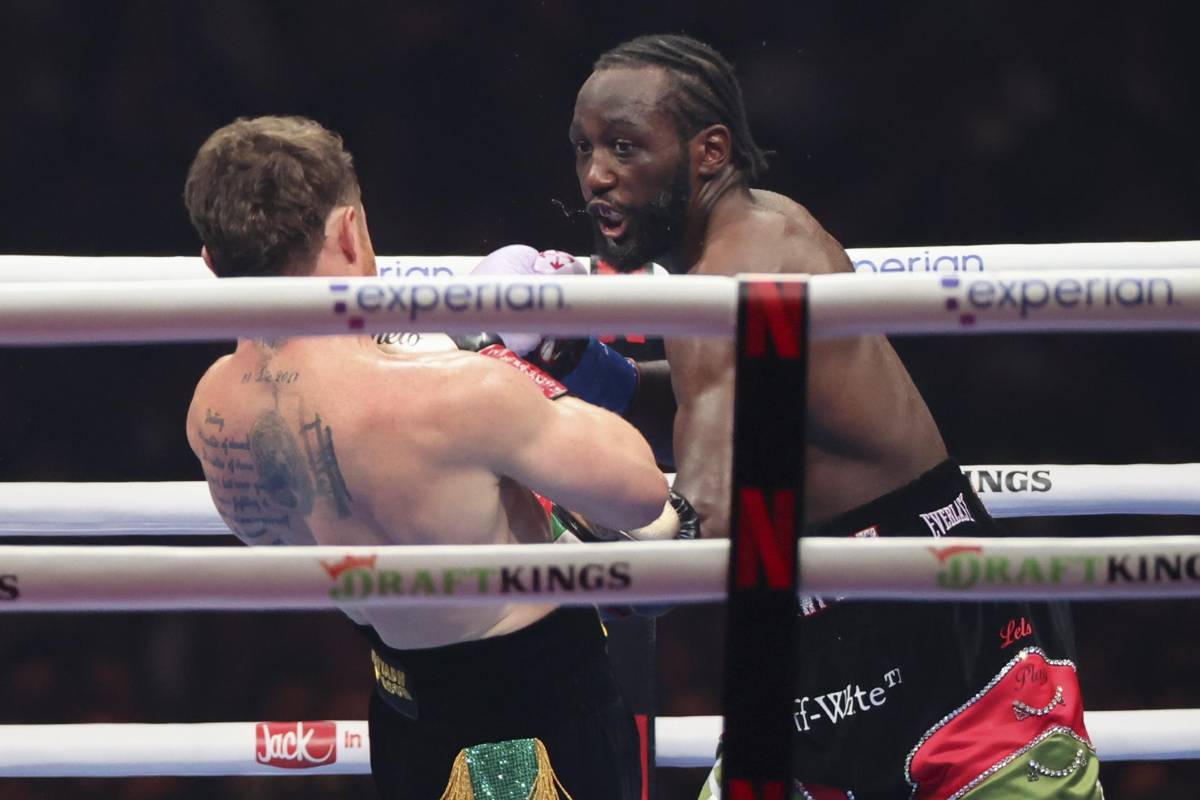 Mayweather ganó miles de dólares por apostar a favor de Crawford ante Canelo Álvarez