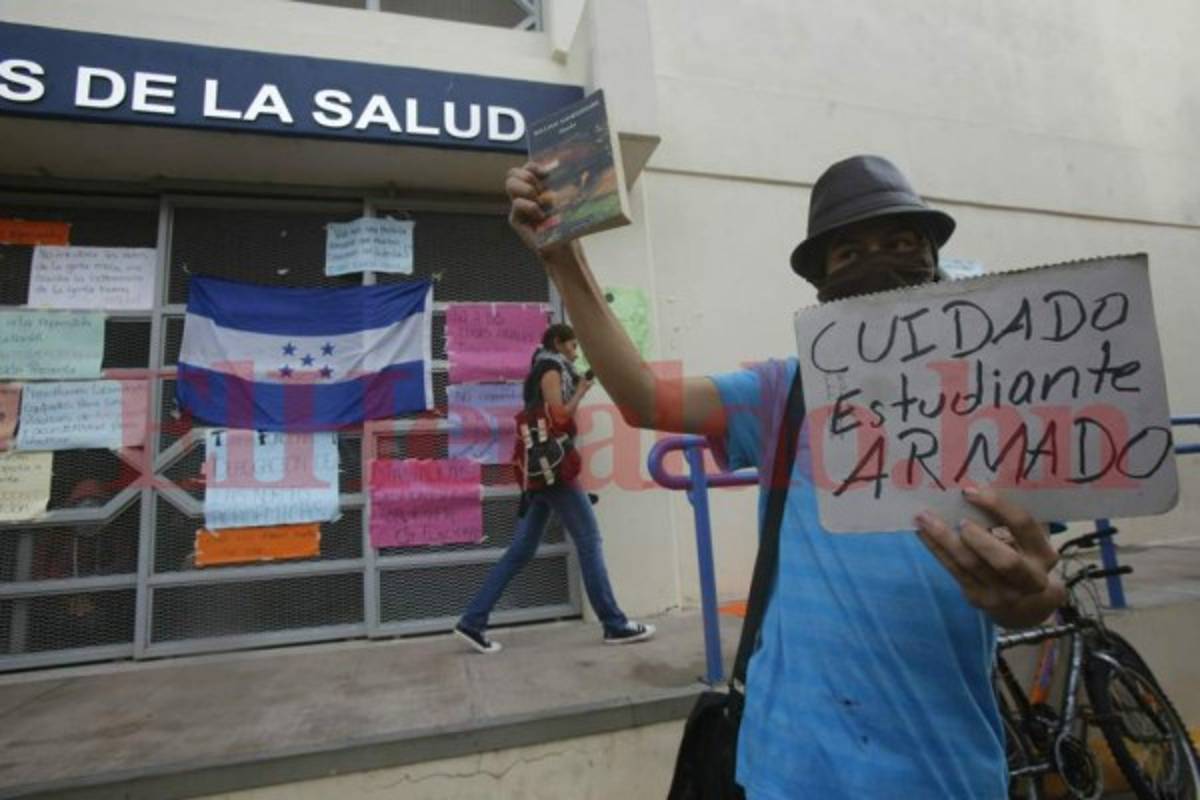 Encapuchados se vuelven a tomar edificios de la Universidad Nacional Autónoma de Honduras