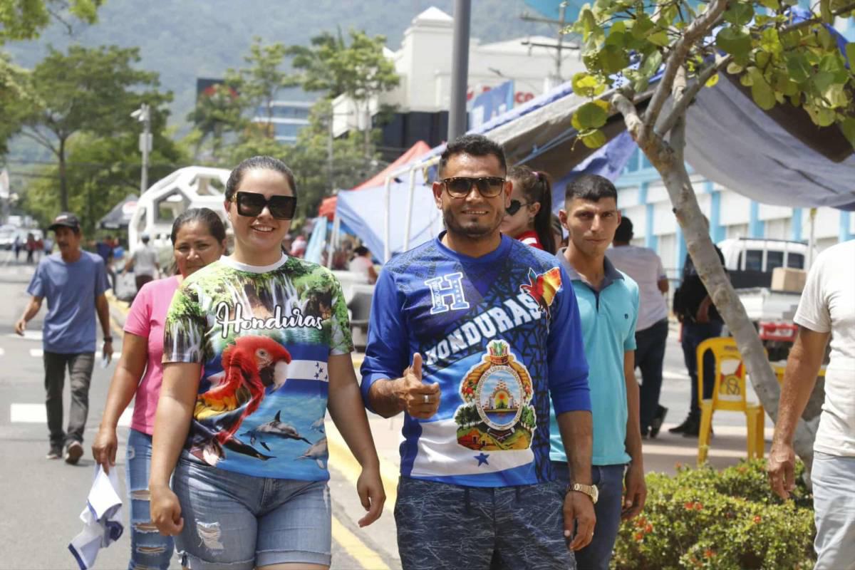 Honduras vs Costa Rica: Lindas chicas cautivan y ticos invaden SPS para partido de eliminatoria