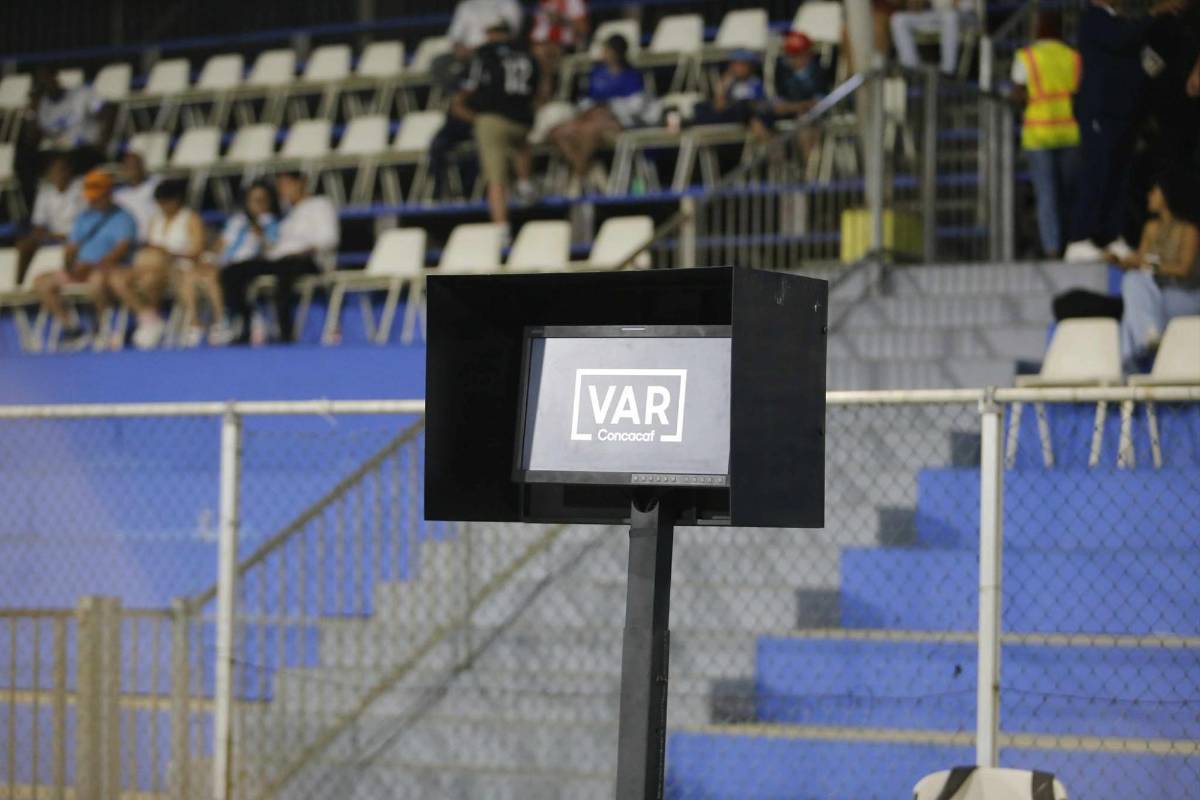 Bellas hondureñas en Curazao, políticos sorprenden en partido eliminatoria ante Haití