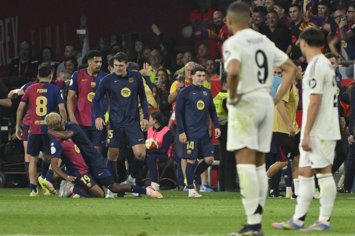 El campeón celebra como quiere: Show de Lamine, aficionados eufóricos y Barcelona levantó la copa El campeón celebra como quiere: Show de Lamine, aficionados eufóricos y Barcelona levantó la copa