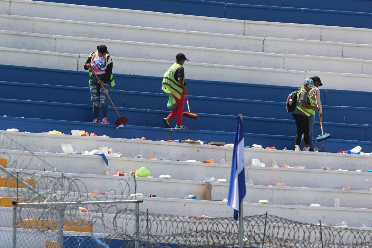 Dereck sorprende, Edwin sigue por aparte y personal de limpieza en el Nacional