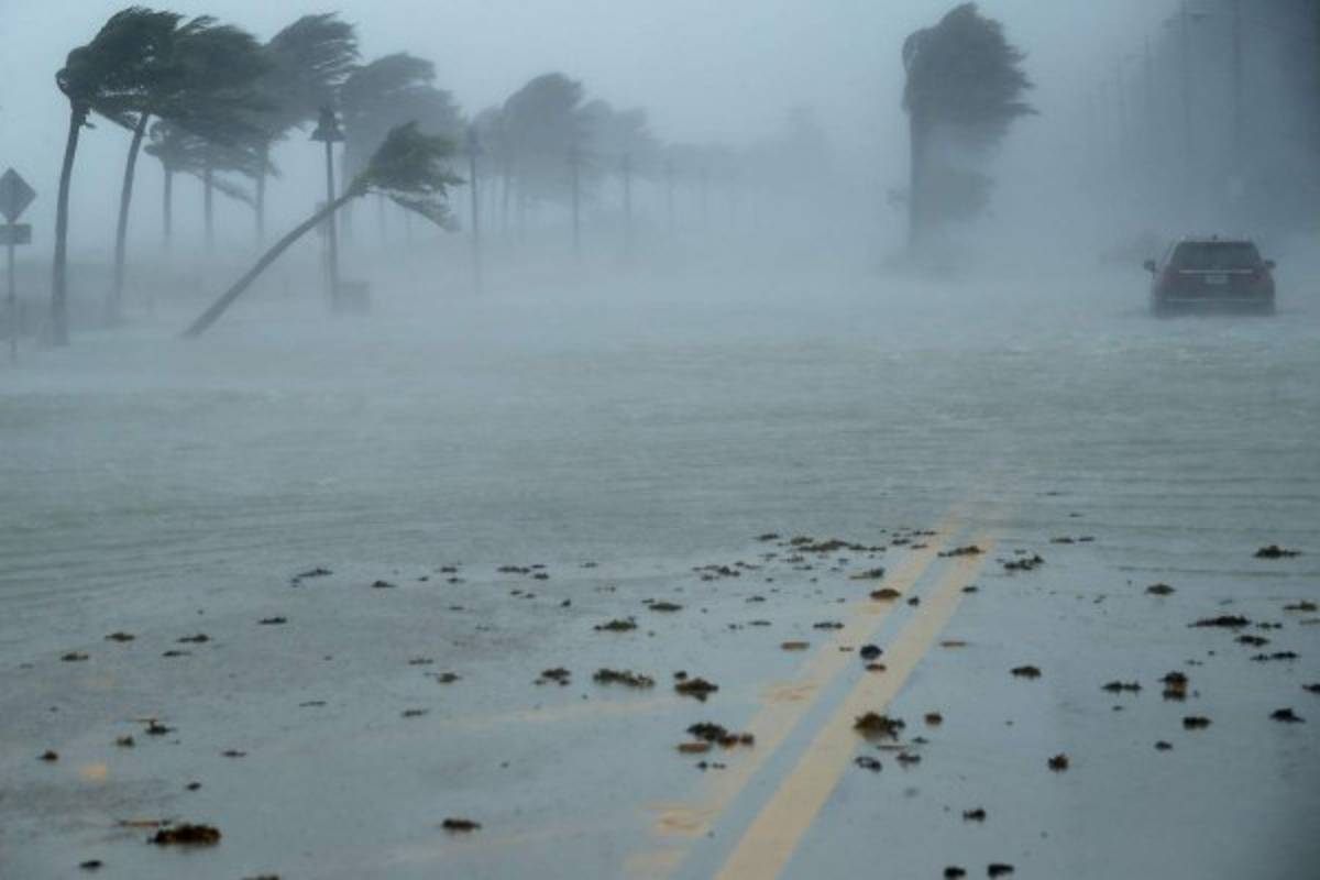 Huracán Irma descarga su furia y deja tres muertos en Florida