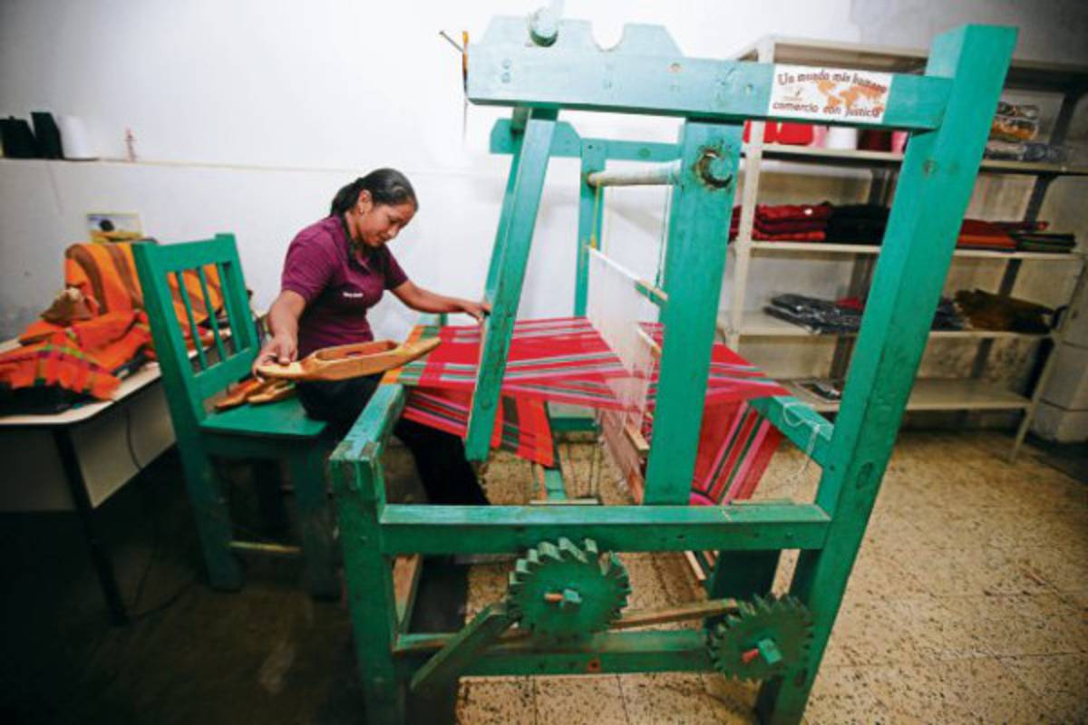 Colorido y creatividad en los telares lencas