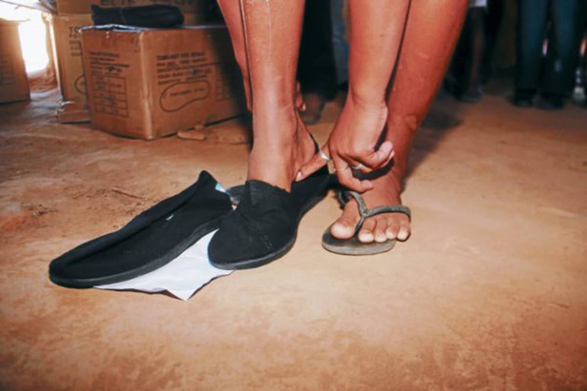 El Heraldo y Buckner calzaron a niños en sur de Honduras