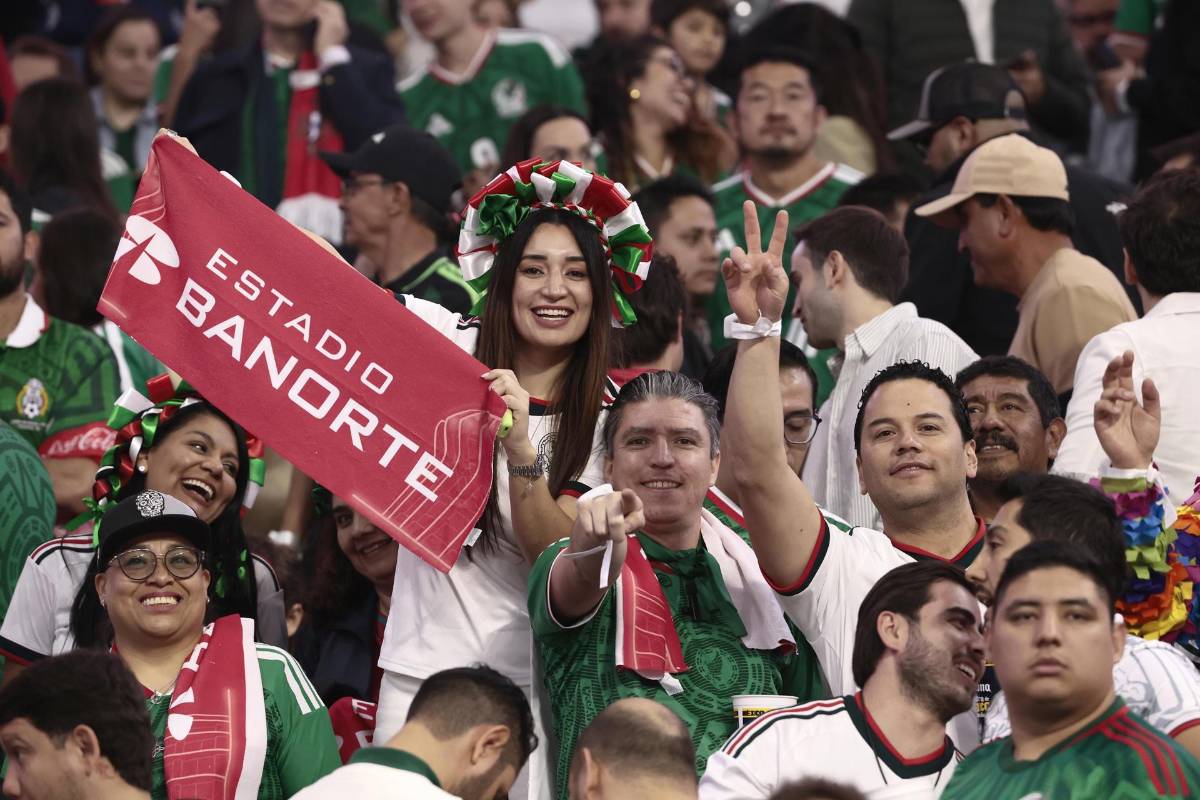 Un hombre muere al caer en la zona de palcos en la reapertura del Estadio Azteca