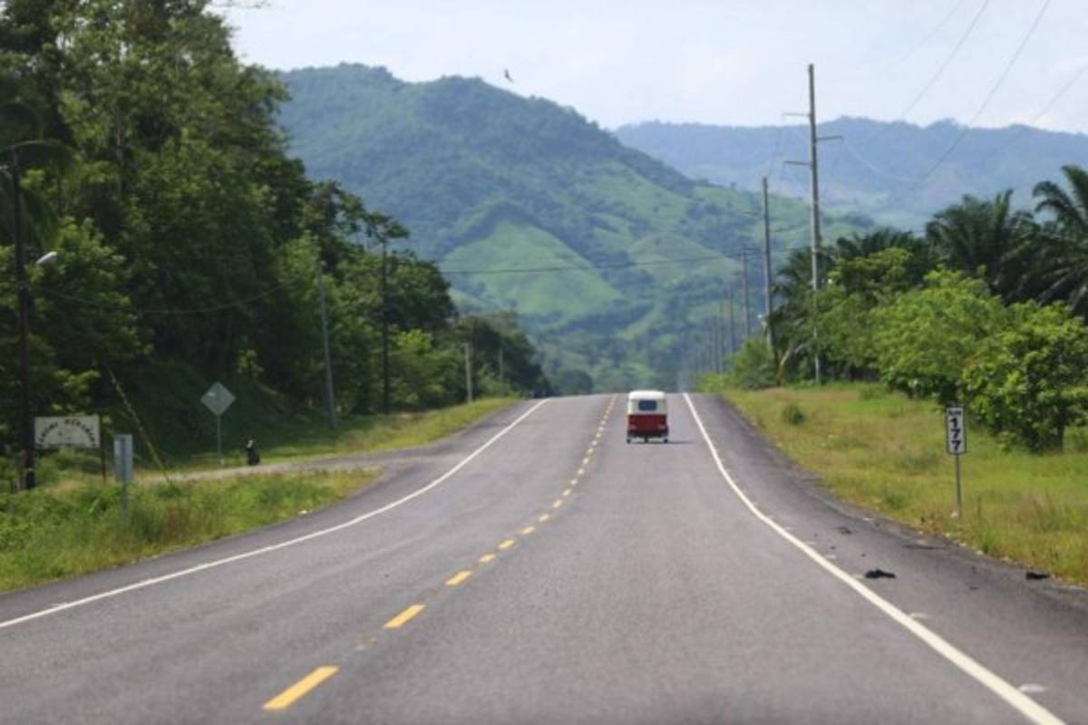 Inauguran carretera de 53.6 kilómetros del Corredor Agrícola que une Olancho y Colón