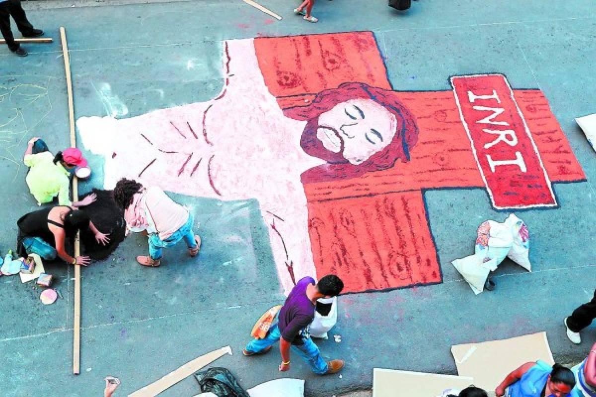 Honduras: Con alfombras de fe y devoción abrigan el Santo Entierro
