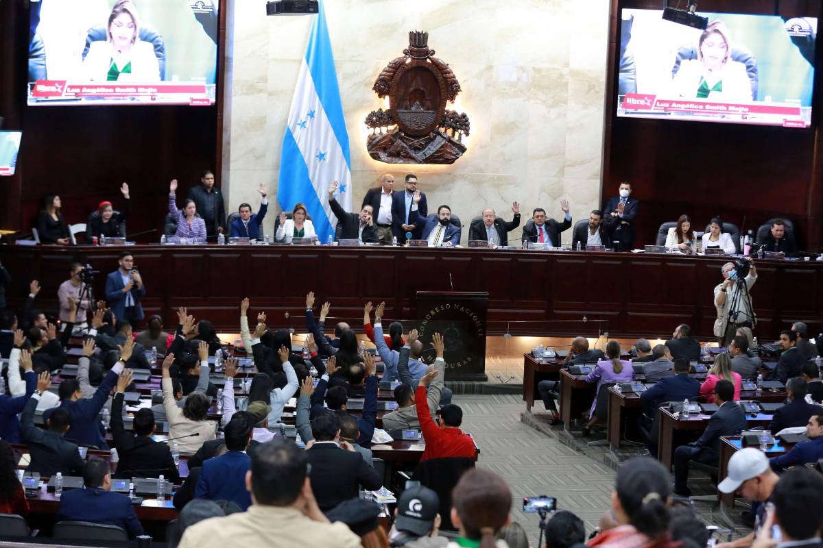 La Junta Proponente deberá elegir a cinco candidatos al cargo de fiscal general y adjunto y enviarlos al Congreso Nacional, donde los diputados tendrán la última palabra y los antecedentes muestran que los partidos mayoritarios se reparten los cargos.
