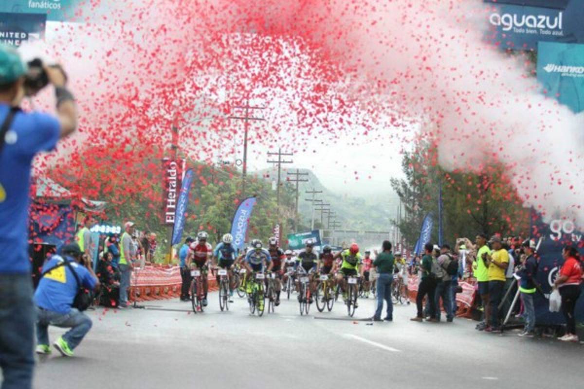 ¡Arrancó la Sexta Vuelta Ciclística de EL HERALDO!