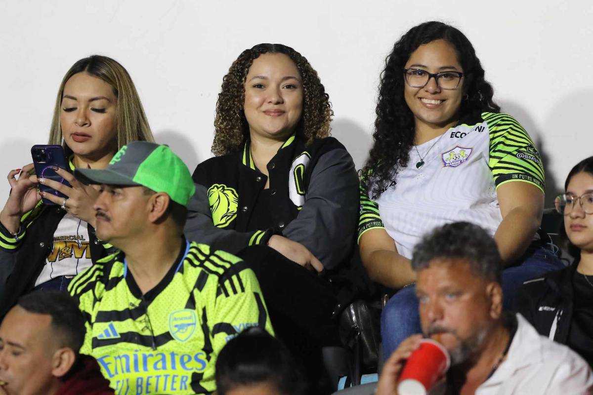El Nacional se llena de lindas chicas en semifinal de Olimpia ante Olancho FC