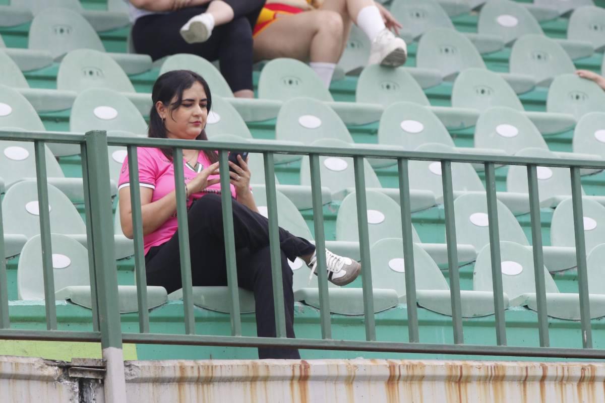 Bellas chicas engalanaron y un fenomenal ambiente se vivió en el estadio Yankel Ronsenthal