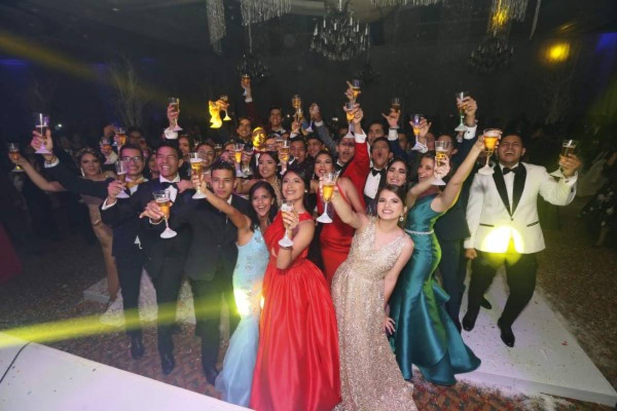 Los seniors 2018 de the Mayan School vivieron su prom