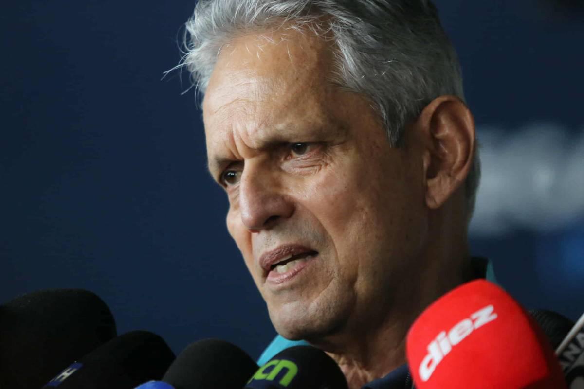 Con cara de pocos amigos llegan jugadores de Honduras tras derrota con Nicaragua