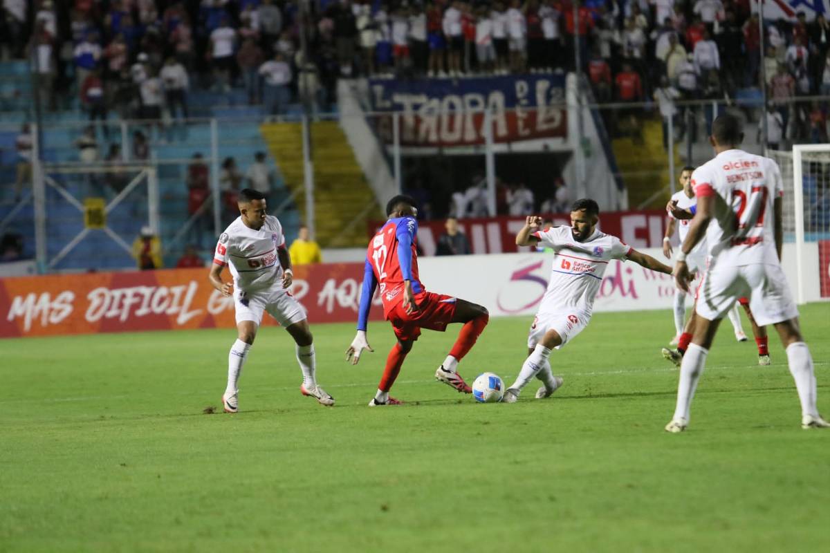 Debut en Olimpia, bronca de Xelajú, lo que hizo Nasralla y fiesta por la clasificación en Concacaf