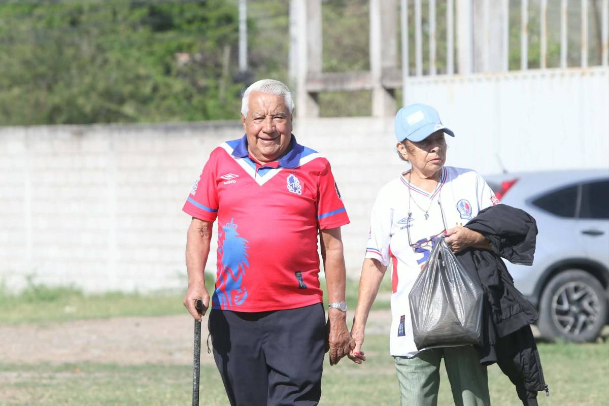 Aficionados sorprenden a Espinel, jugada de VAR de policía y la belleza de Comayagua