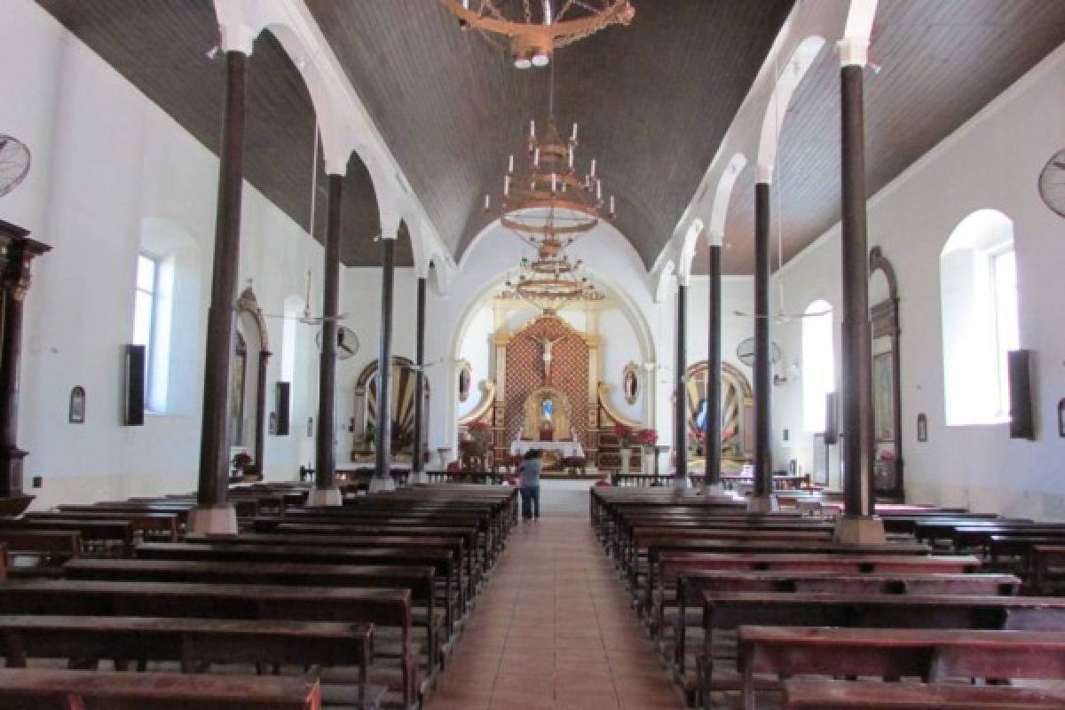 El retablo mayor de la iglesia fue renovado en los últimos cinco años pero aún sigue siendo uno de los tesoros de la iglesia (Foto: Gissela Rodríguez/ El Heraldo Honduras/ Noticias de Honduras)