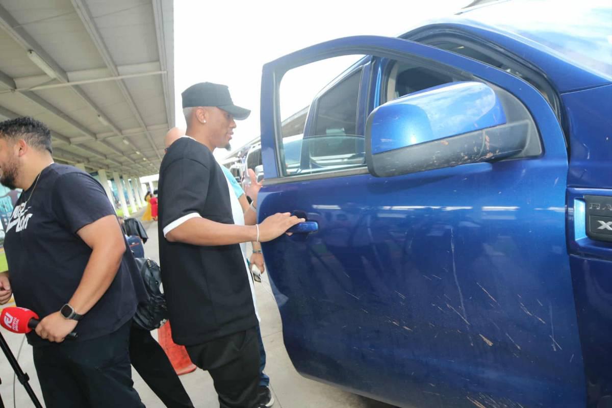 Quioto recibe propuesta y linda chica cautivó en llegada de legionarios a Honduras