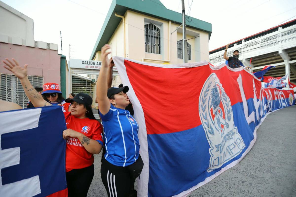Ultra Fiel sorprende al Olimpia en La Ceiba luego de eliminación de Concachampions