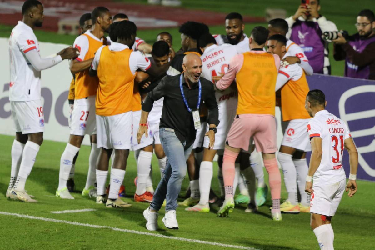 Pelea entre jugadores, insólita interrupción, gol de Puskas y Olimpia celebra título ante Marathón