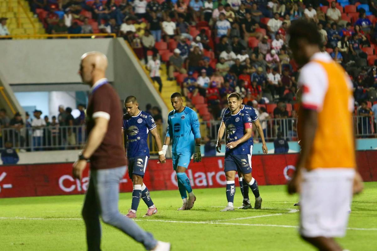 Motivo de la pelea de barras, terror en las afueras del Nacional y Olimpia hace sufrir a Motagua